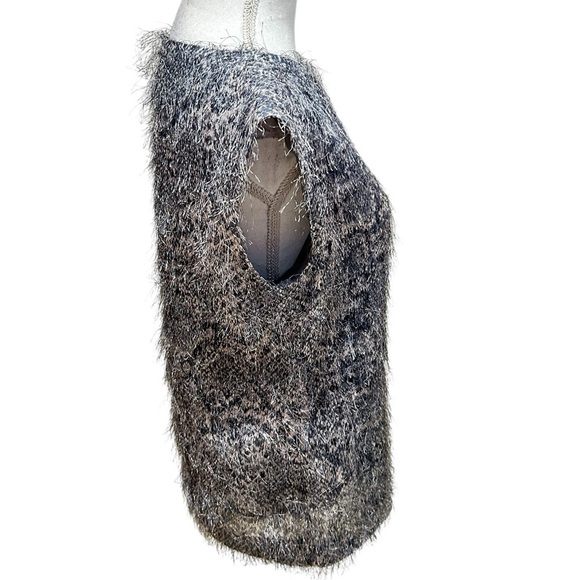 Nwot Banana Republic sleeveless python print fuzzy gray blouse size xs/small - Picture 6 of 10